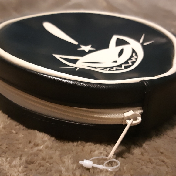 TokyoBay Exclaim Cat Round Travel Cosmetic Bag - Picture 6 of 7